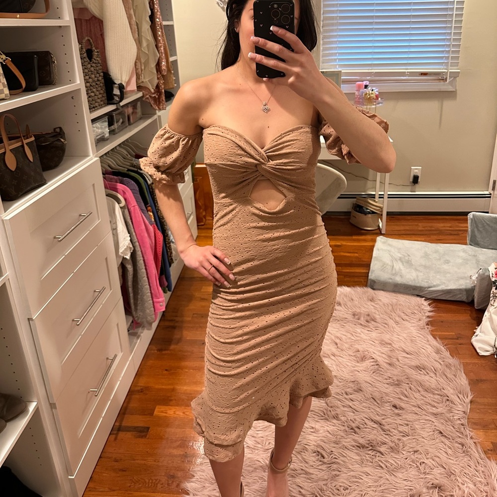 NWT Cute Ruffle Dress - Picture 2 of 3